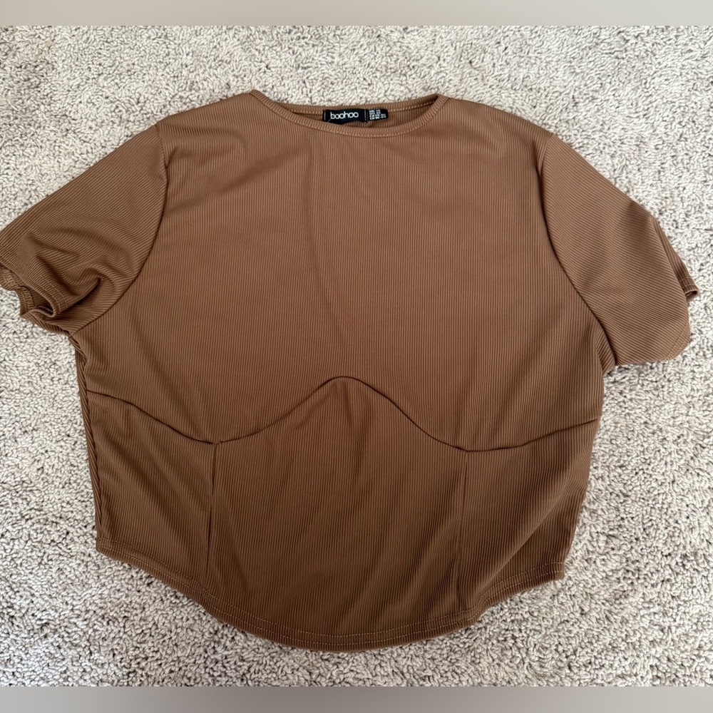 Boohoo Tan Short Sleeve Women's Tee